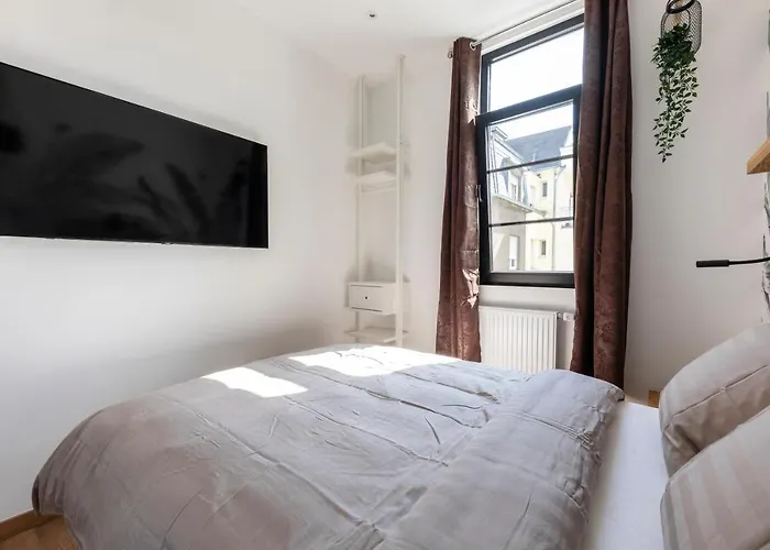 Iqs - Double Avec Salle De Bain Luxembourg