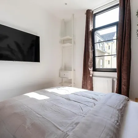 Iqs - Double Avec Salle De Bain Luxembourg